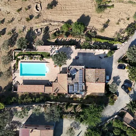 A Robba De Pupi Bed & Breakfast 3*